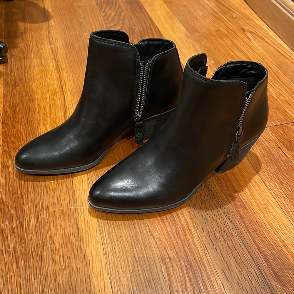 NWOT Frye Black Leather Short Booties